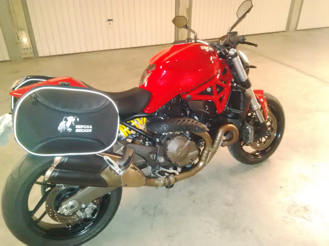 M821 Valise vur coté