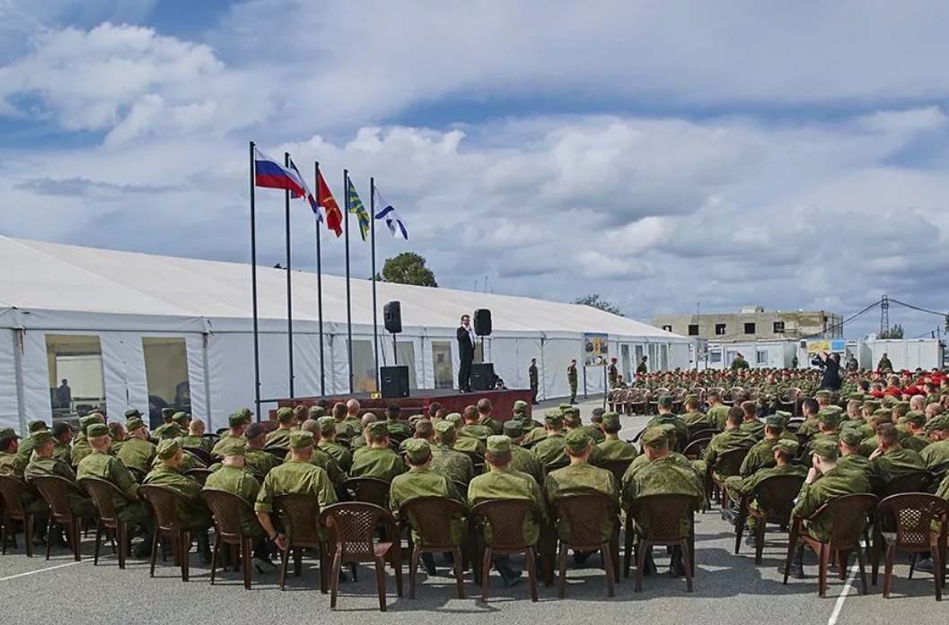 Новые российские базы. Военная база России в Сирии Хмеймим. Военная база в Сирии Хмеймим военные. Российская Военная база в Армении в Гюмри. Хмеймим база РФ.