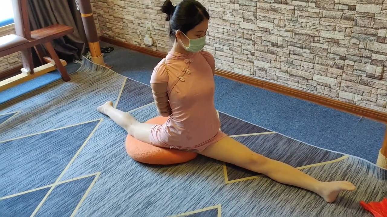 一绳所爱 紫涵职业装五花紧缚单脚吊绑.mp4_20240630_085044.482