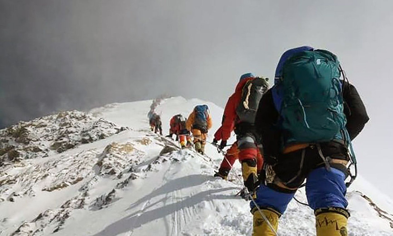 solitude à l'Everest - la queue dans le final mortel 2019-05