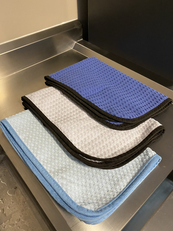 The Cobra Waffle Weave Microfiber Glass Towel cleans & buffs glass to  crystal clarity with the soft texture of genuine Cobra microfiber.