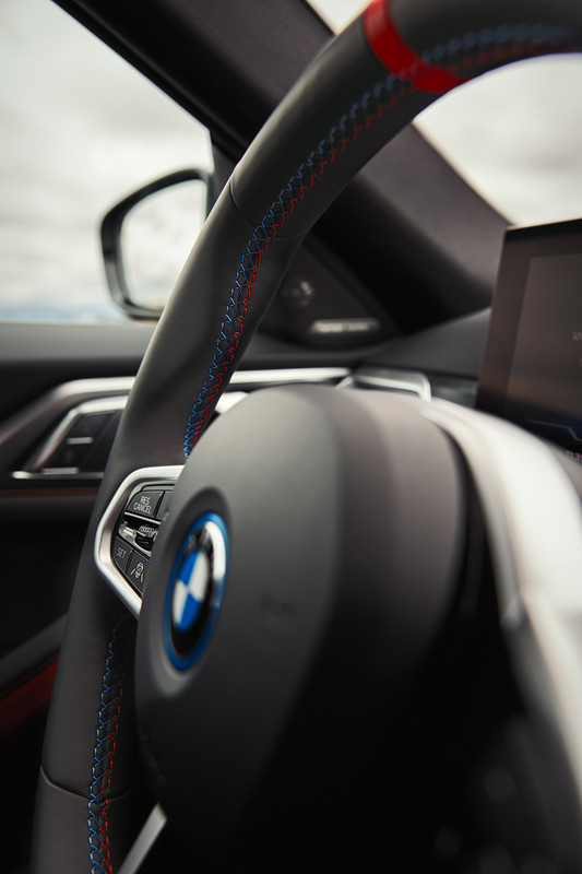 P90546652_highRes_the-new-bmw-i4-m50-x