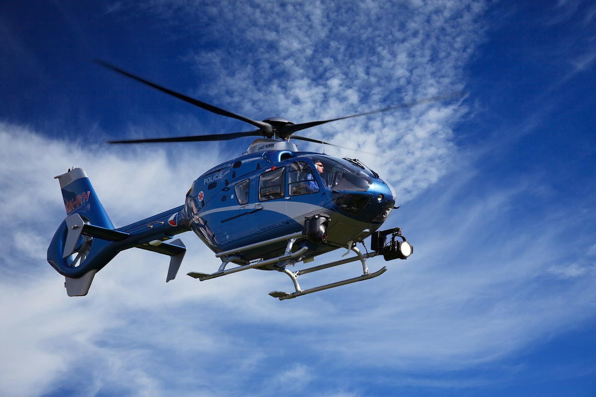 blue-helicopter-action-21892-1280.jpg