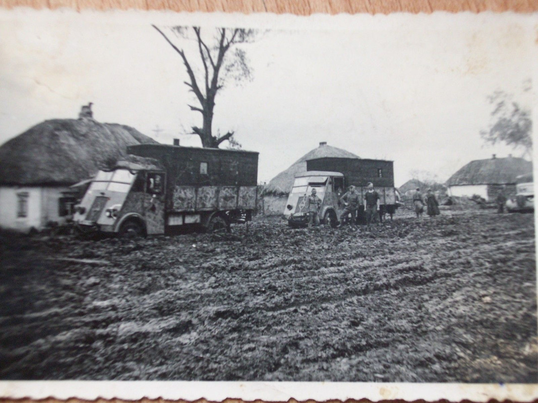 2x französische Beute LKW Renault AHN   Ford V8 