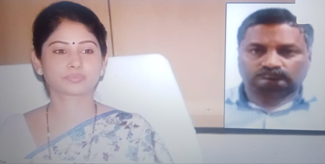 డిప్యూటీ తహసీల్దార్ ఆనంద్ హల్చల్.. ఐఏఎస్ స్మితా సబర్వాల్ ఇంట్లోకి చొరబడి డిప్యూటీ తహసీల్దార్ ఆనంద్ హల్చల్.. ఐఏఎస్ స్మితా సబర్వాల్ ఇంట్లోకి చొరబడి