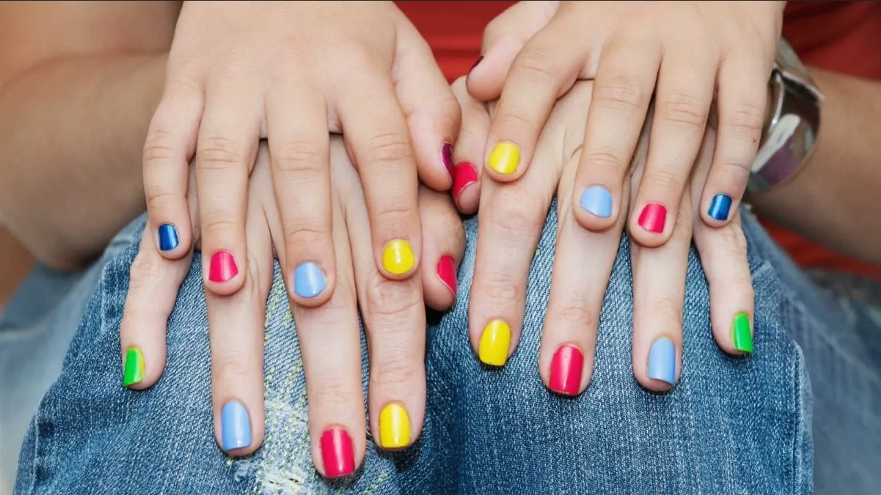 30 Ideas de Manicura en Uñas Cortas que Arrasarán en 2024: Tendencias Elegantes y Bonitas
