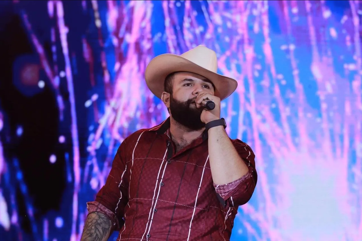 Carín León, Santa Fe Klan y Lila Downs se roban la noche en el Vive Latino 2023