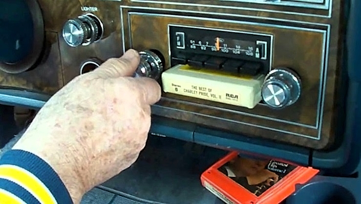 IN-LIKE-FLINT-8-TRACK-CAR-RADIO-2-B-FOTOR.jpg