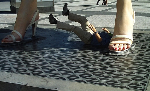 [Image: photo-marilyn-crushing-mans-head.jpg]