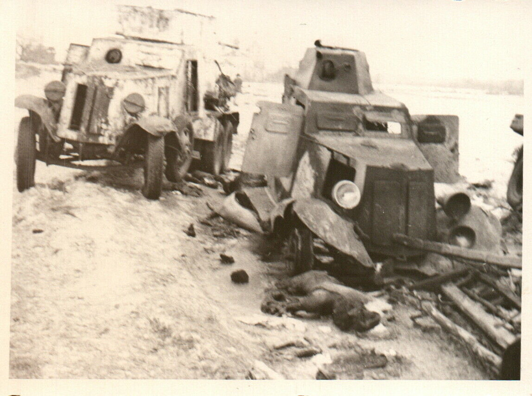 Foto, Wk2, zerstörte Spähfahrzeuge der Sowjets