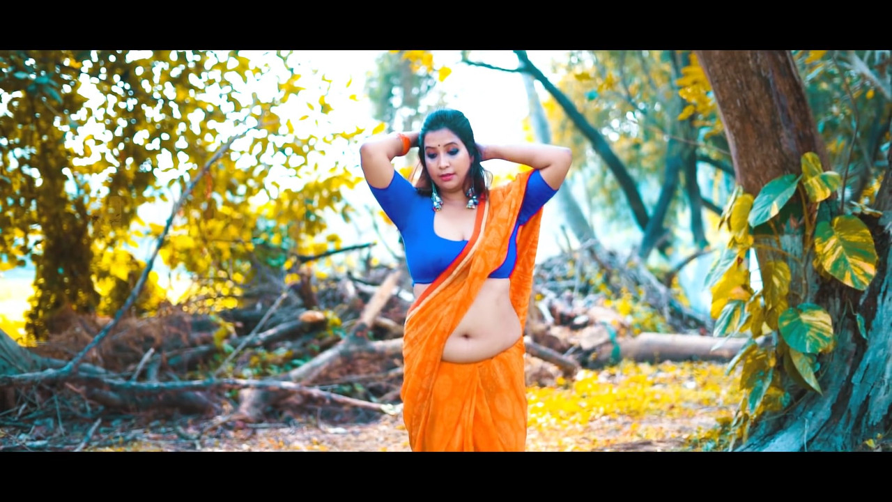 Hot Bengali Model in Saree.mkv_snapshot_07.58.097