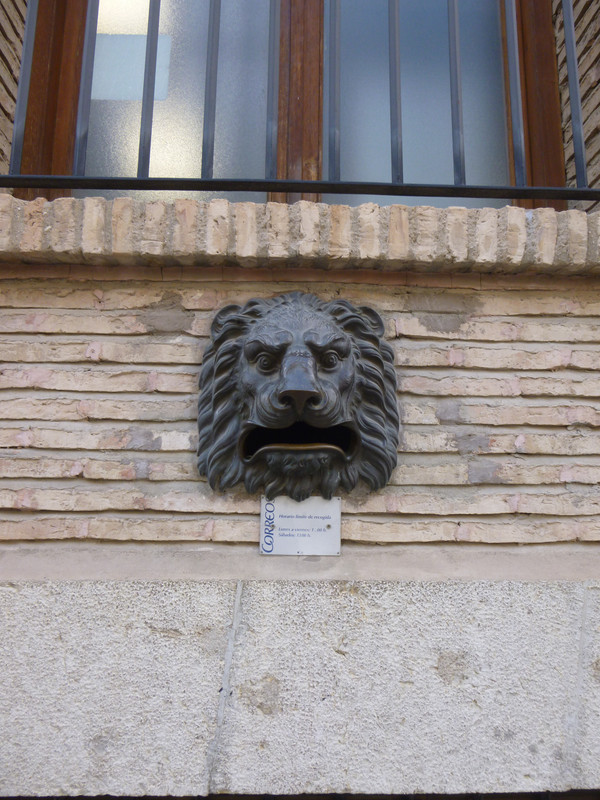 Bronze animal head that is also a fountain.  It is probably supposed to be a lion, but might be a bear.  The artist was trying, alright.