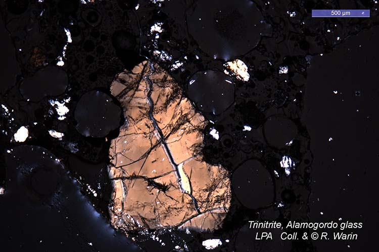 trinitite en lame mince Trinitrite-1-01-R