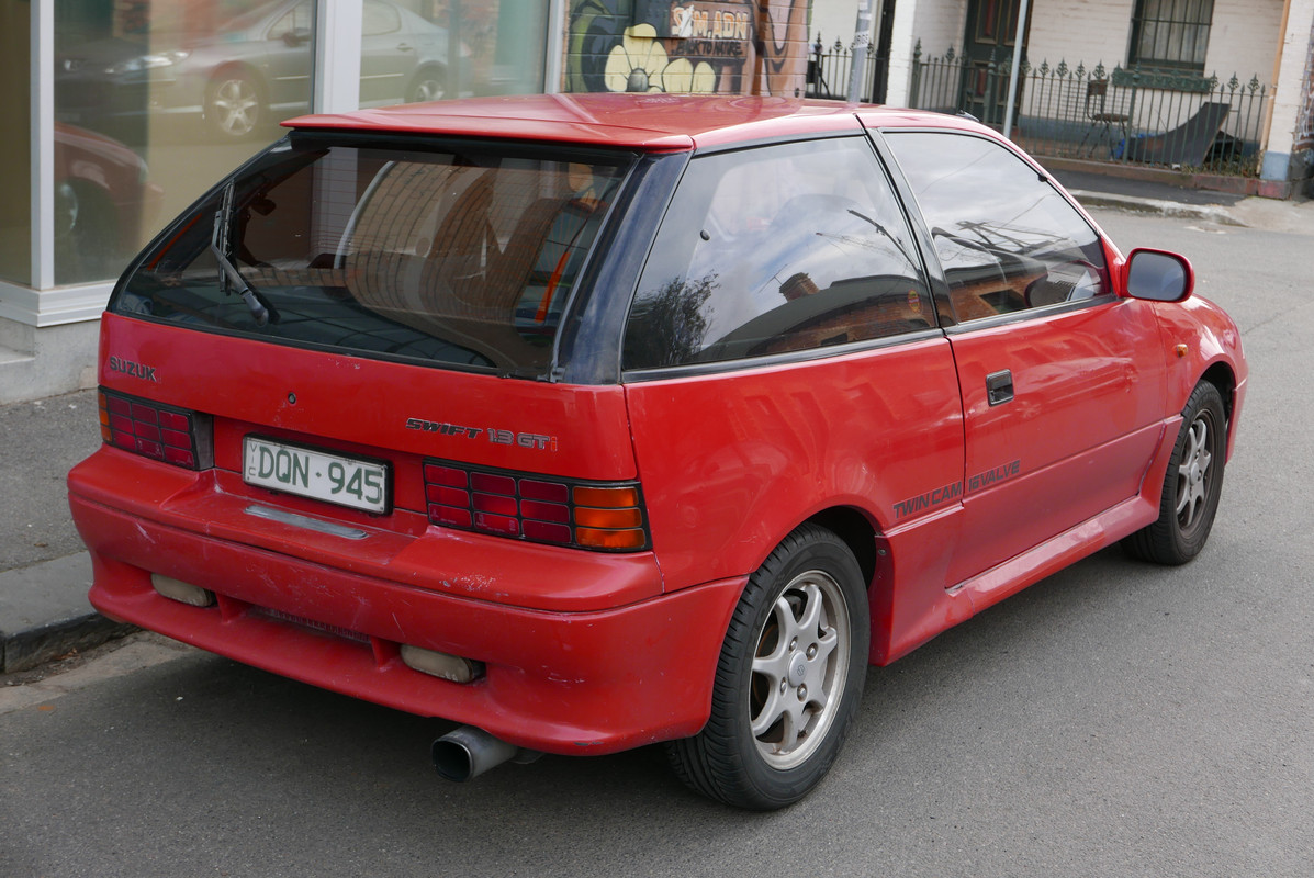 1989_Suzuki_Swift_GTi_3-door_hatchback_(2015-07-16)_02