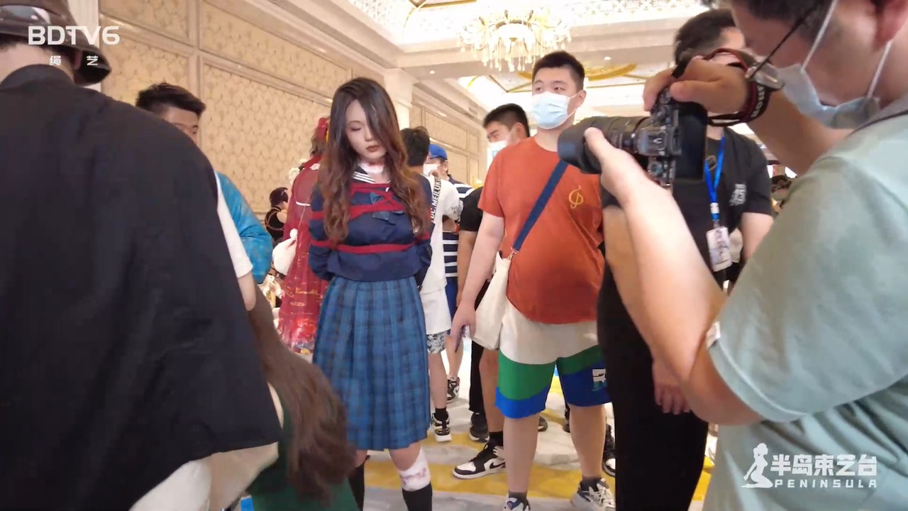 半岛束艺 卡菲漫展当明星的一天.mp4_20220903_182114.560