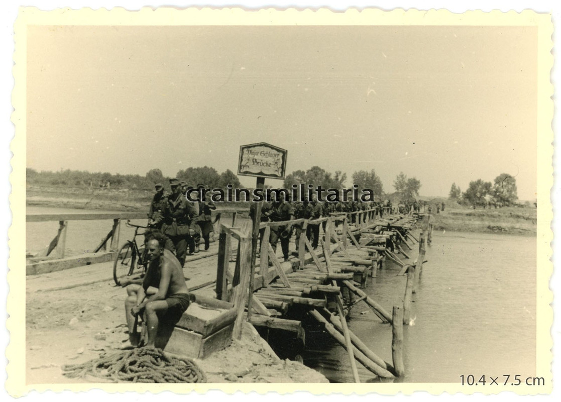 Orig. Foto Gebirgsjäger Schild BUG Brücke in Woltschok b. Winniza Ukraine 1941