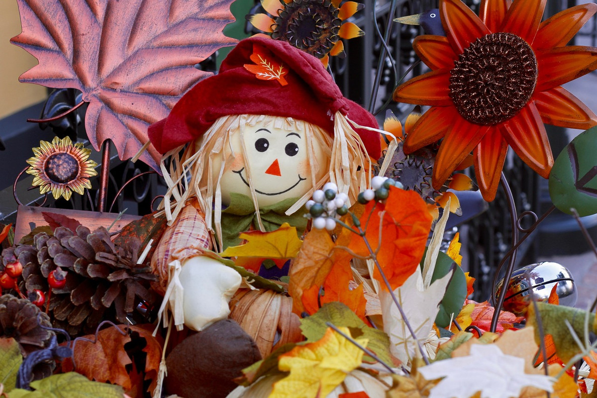 Thanksgiving decorations help beautify the holiday, but are out of place 