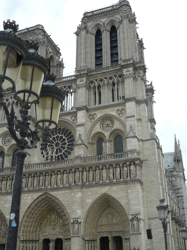 https://i.postimg.cc/bJfSPBk8/Notre-Dame-de-Paris.jpg