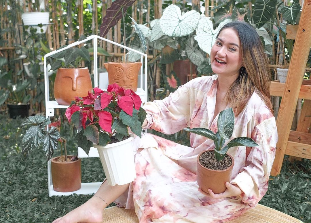 7 Potret menawan Tengku Dewi nantikan kelahiran sang buah hati