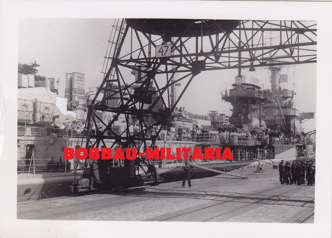 Kreuzer Nürnberg 1943 Ostsee im Hafen Pier camo 