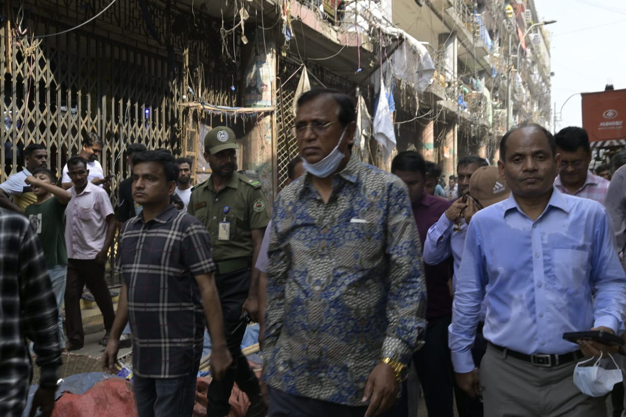 গুলিস্তানে ডিএসসিসির অভিযান, উচ্ছেদ শতাধিক অবৈধ দোকান