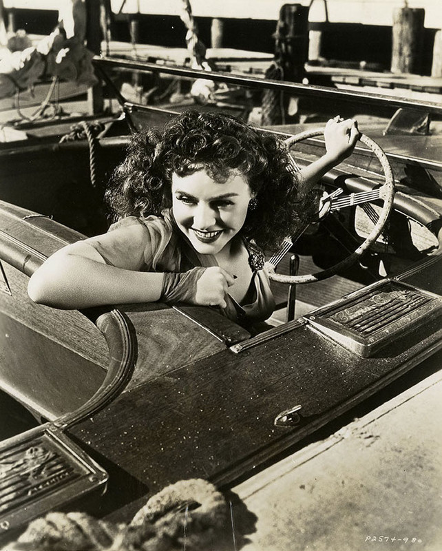 paulette_goddard_mc83
