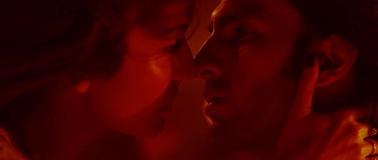 Anushka Sharma - Ladies Vs. Club Scene.mkv_20200818_202832.986