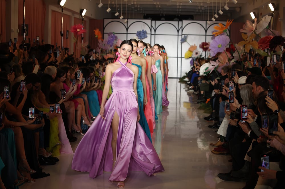 Atelier Emé, la Cerimonia SS23 sfila con Paola Turani Atelier Emé, la Cerimonia SS23 sfila con Paola Turani