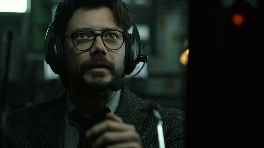 Money Heist 2019 WebRip Season 3 [Hindi + Tamil + Telugu + English] 480p 720p ESub Screenshot