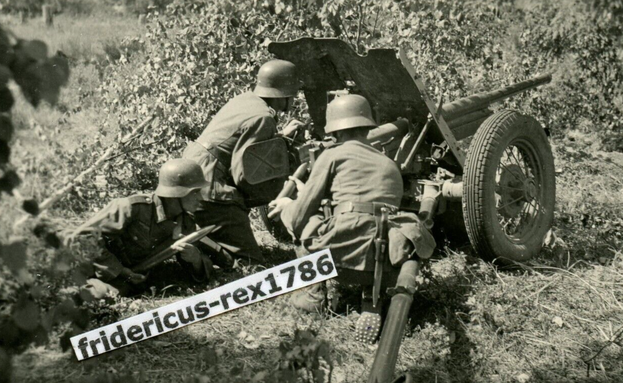 Foto WH Panzerabwehrkanone 3,7-cm-PaK Panzerjäger im Kampf HKL