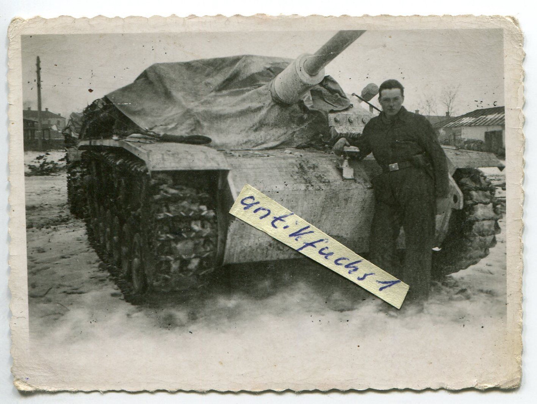 Sturmgeschütz mit Zemerit-Anstrich im 2.WK1