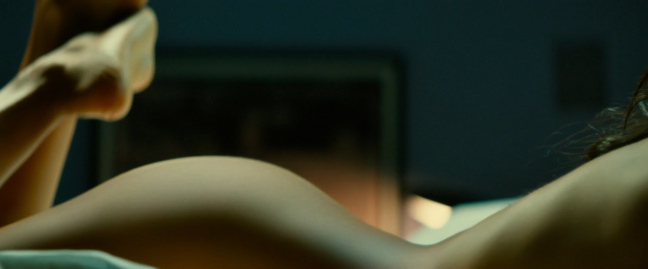 Rosario.Dawson_Trance.00_00_21_09.Still005