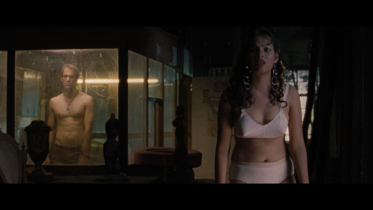 Miss.Lovely.2012.1080p.NF.mkv_snapshot_07.38_[2021.07.14_11.03.50]