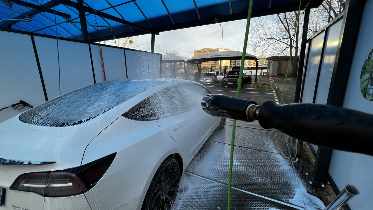 30F595FB-9561-4E44-8DF3-8BFB18C97365