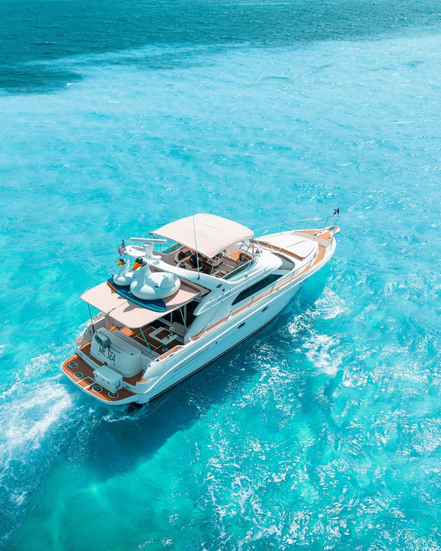 Mr Sea 50 ft boat rental Cancun - Deck area with snorkeling equipment and professional crew service