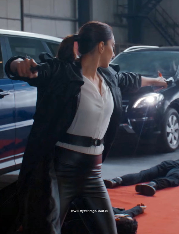 21 Kiara Advani with Hrithik Roshan in WAR 2 (2025) Movie MyVantagePoint