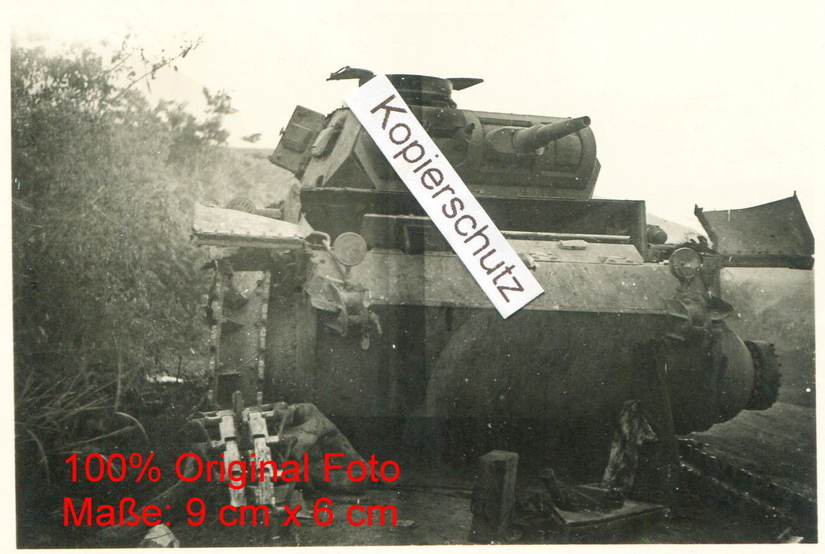 Griechenland , zerstörter dt. Panzer bei Lamia Thermopylen (4)
