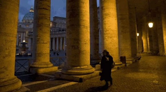 Le docce per i clochard sotto il colonnato di San Pietro dans Amicizia Le-docce-per-i-clochard-sotto-il-colonnato-di-San-Pietro