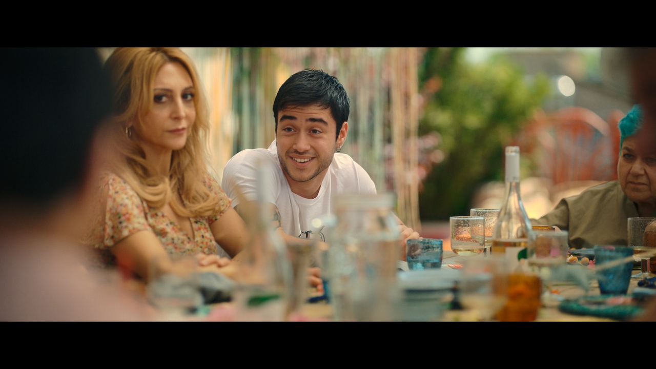 Le.Fate.Ignoranti.S01E01.L.Amore.1080p.DSNP.WEB-DL.DUAL.DDP5.1.H.264-MeM.GP.mkv_snapshot_37.55_[2022