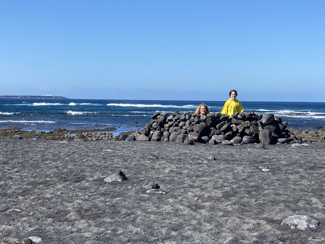 Lanzarote, 7 días de volcanes, viento y felicidad - Blogs de España - DIA 1. VIAJE. SALINAS JANUBIO+HERVIDEROS+GOLFO+CHARCO CLICOS. LLEGADA A APART. (1)