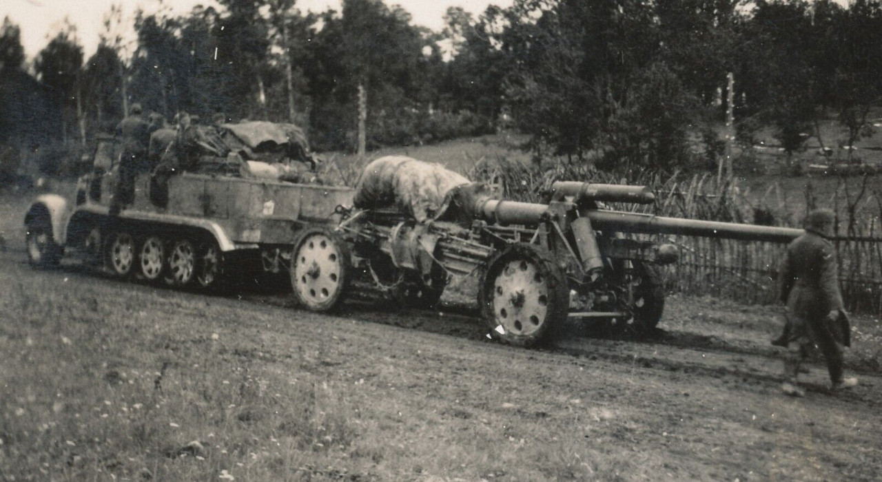 Foto - Technik Halbkette mit Geschütz