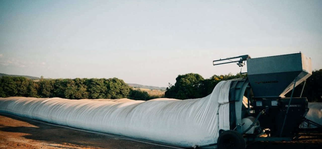 Proceso de llenado de bolsa de silo - Tecnología agrícola moderna