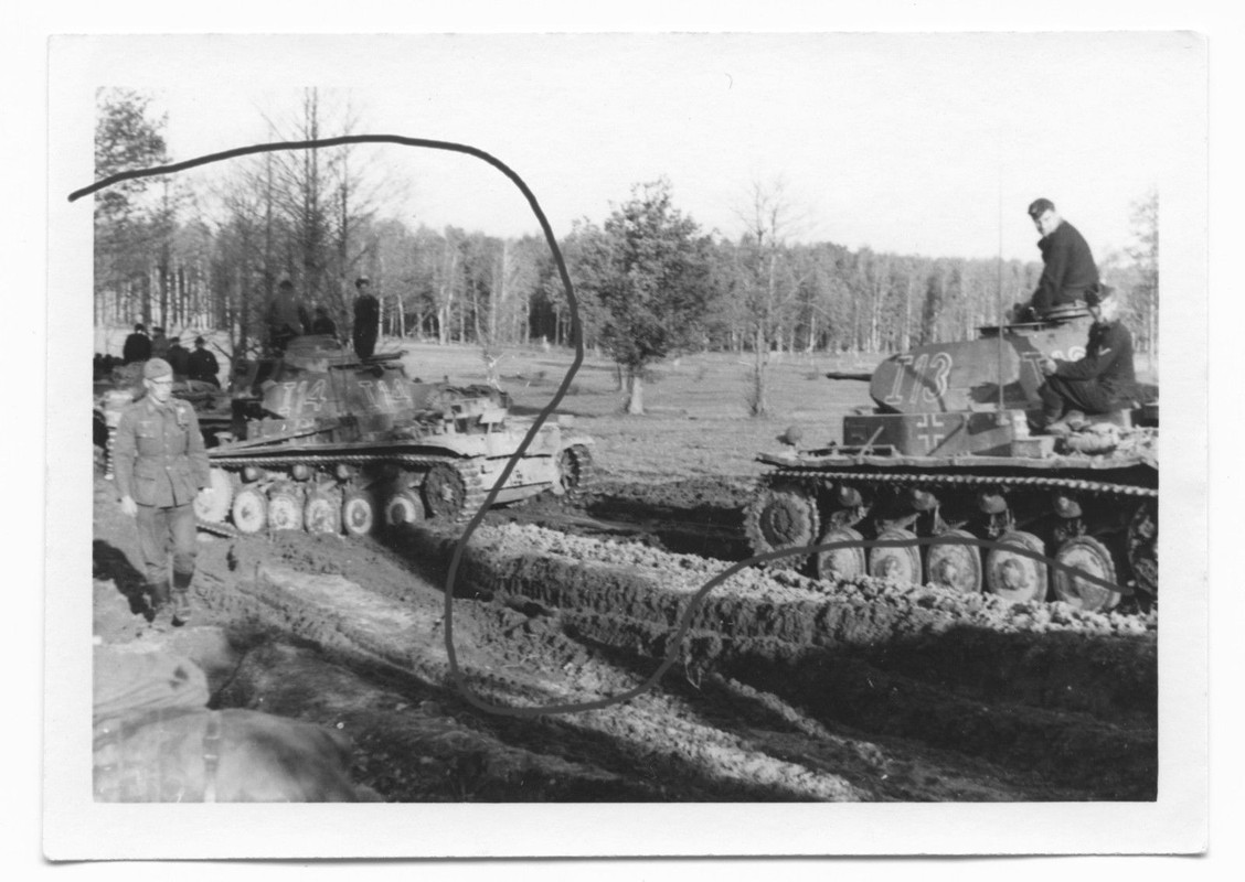 Foto 19.Panzer-Division Panzer Regiment 27 38(t) Panzer Kolonne I.Abteilung