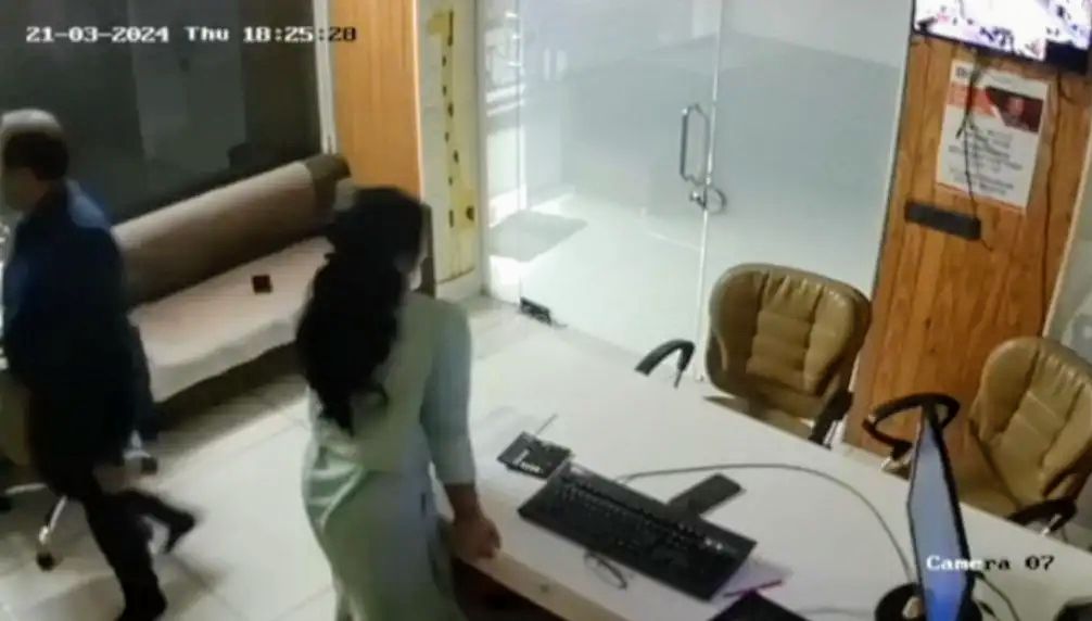 Boss Fucked her own secretary in office viral video