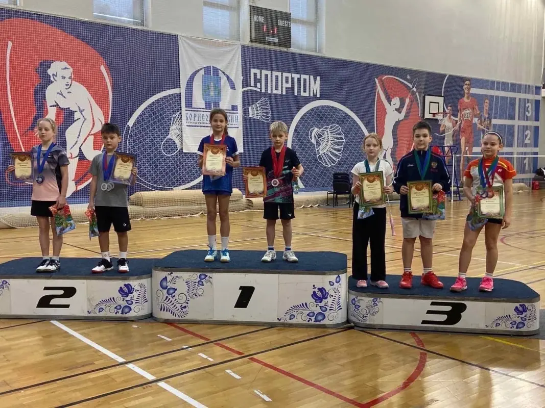 Зоя воскресенская, "девочка в бурном море" иллюстрации к книге. Воскресенский девочка. Воскресенский девочка. Воскресенский девочка. Зоя ивановна воскресенская девочка в бурном море.