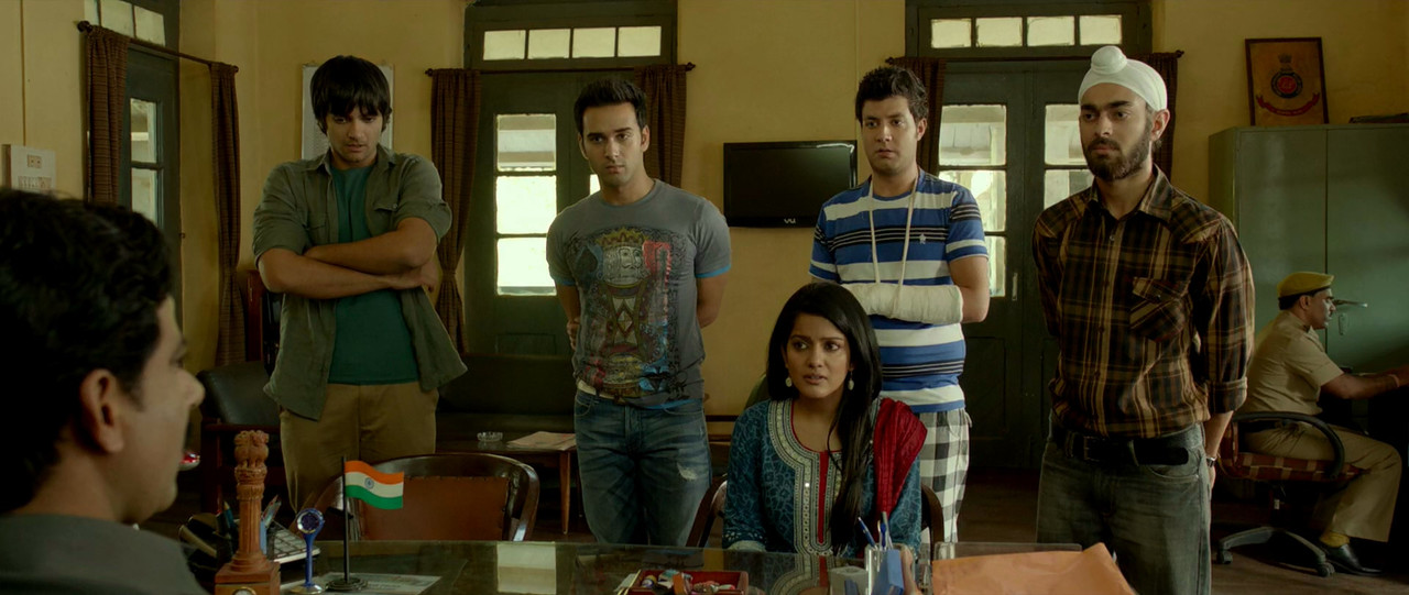 Fukrey (2013) (1080p BluRay x265 Natty).mkv_021034.125
