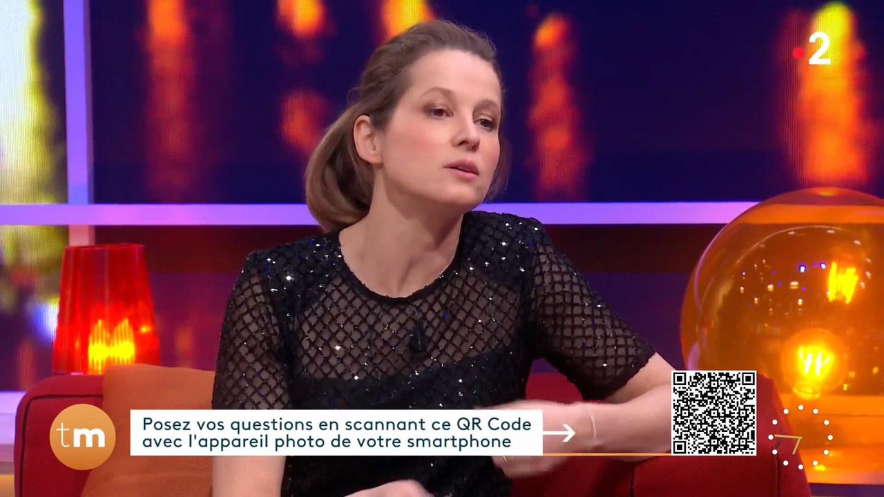 Maud Descamps 2021-12-26.mp4_snapshot_00.59_[2021.12.29_00.13.44]