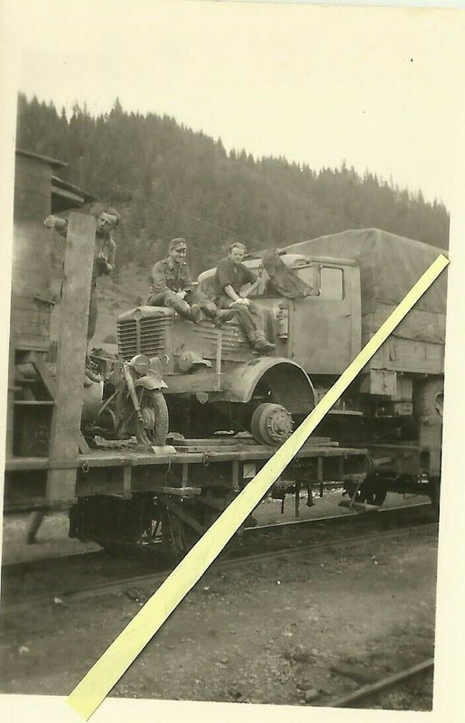 WH LKW   Krad auf Reichsbahn Eisenbahn Waggon - Rückszug 1944