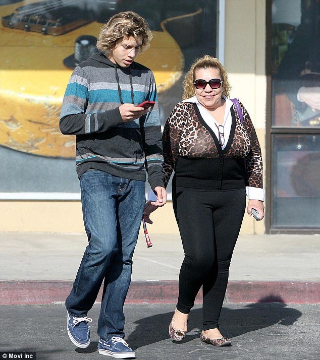 Что рассказали о звёздах домработницы Аллы Пугачевой, семьи Кардашьян и других