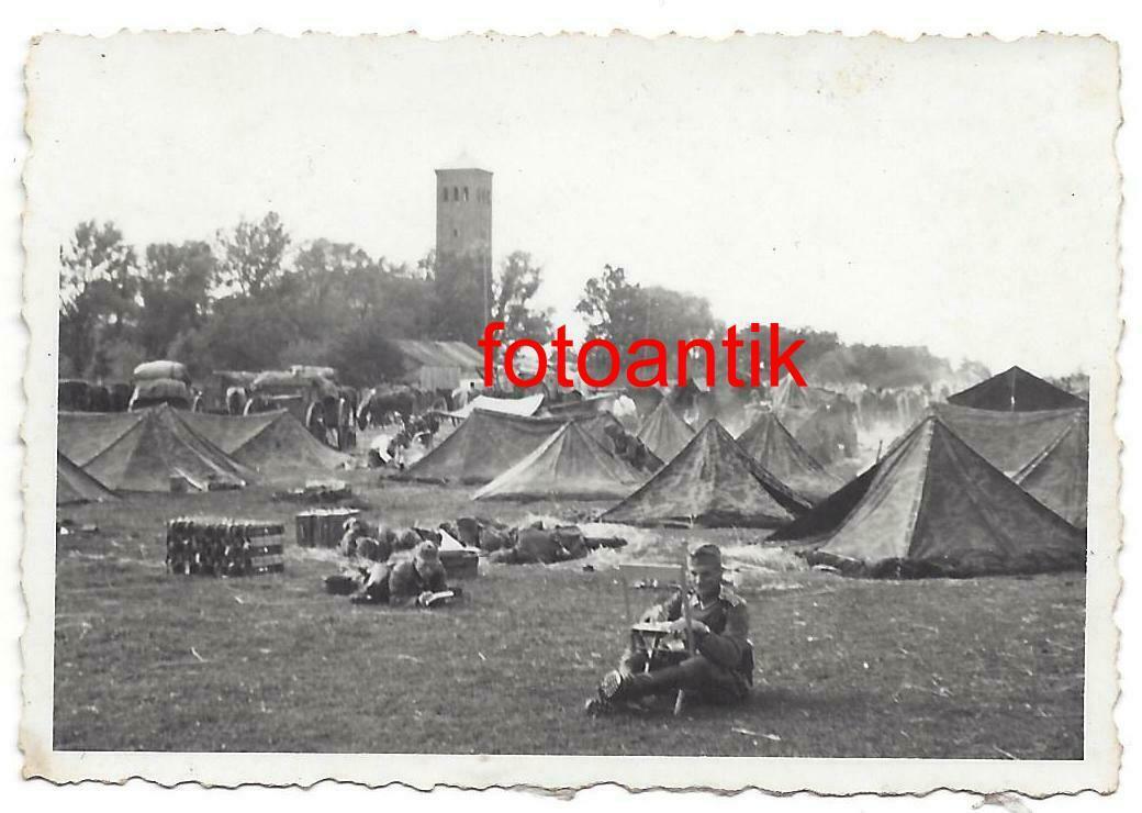 Foto 2 WK Soldaten Lager in Polen Tarnzelt Ausrüstung 1939 Top